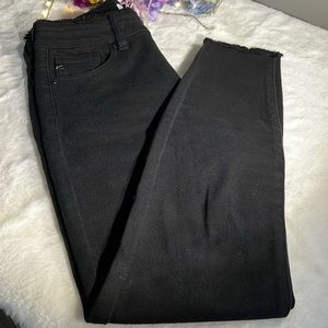 KanCan Jeans 5/26 NWOT $68. Drake double button black denim -Frayed Waist & Hem